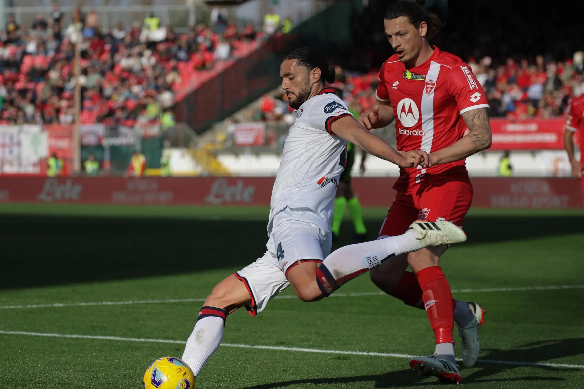 Cagliari's defender Alberto Dossena in action against AC Monza's forward Milan Djuric during the Italian Serie A soccer match between AC Monza and Cagliari at U-Power Stadium in Monza, Italy, 16 March 2024. ANSA / ROBERTO BREGANI