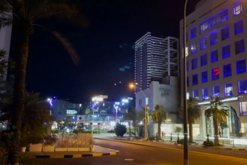 Iran, le sirene risuonano a Kuwait City: "Rispondiamo agli attacchi"