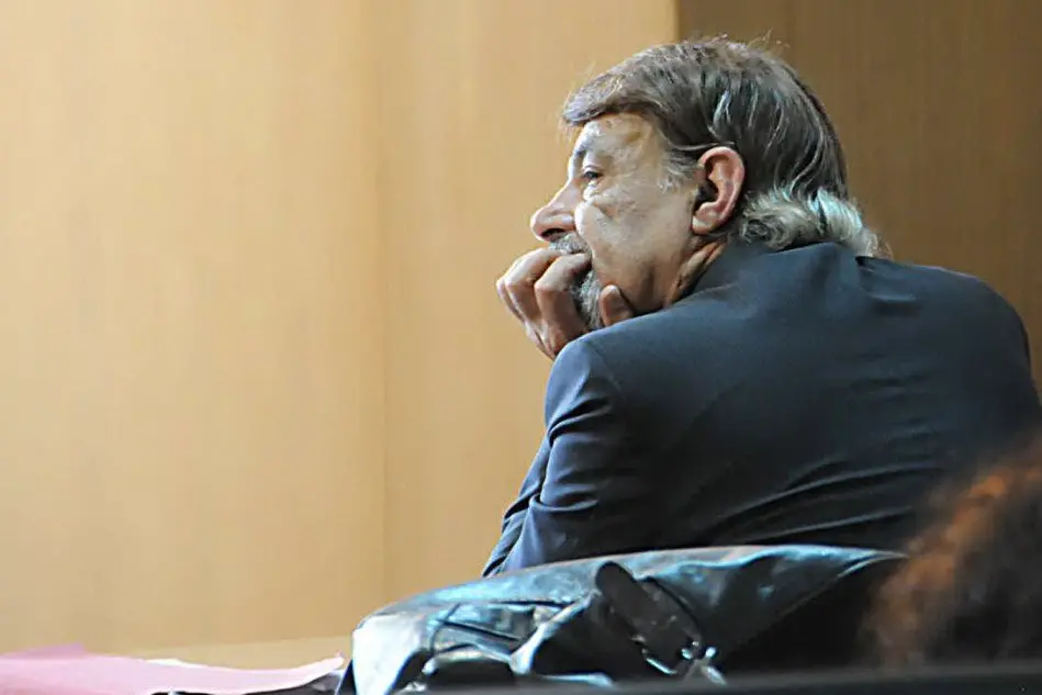 Don Usai durante il processo in corso a Oristano