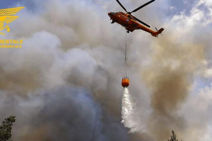 Altri 22 incendi in Sardegna, elicotteri in azione a Sardara e Codrongianos