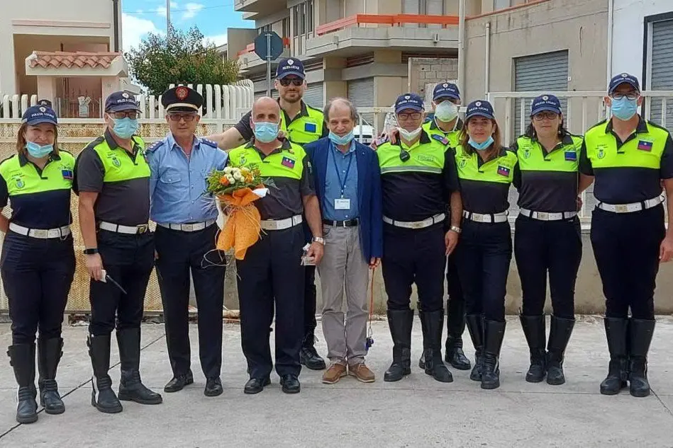 Giancarlo Cardia con il sindaco e i colleghi (foto Andrea Serreli)