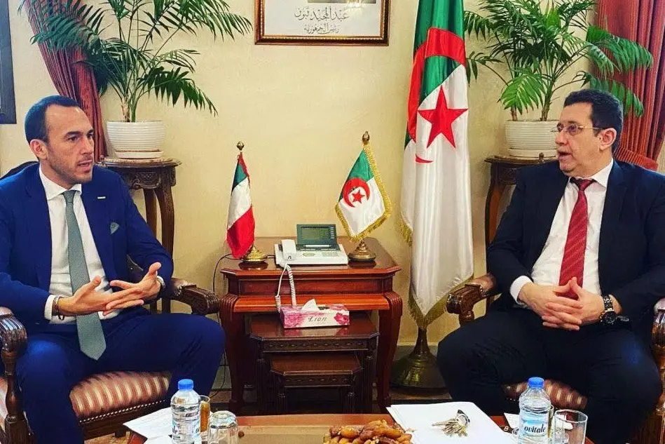 Manlio Di Stefano con il ministro degli Esteri algerino (foto Facebook)
