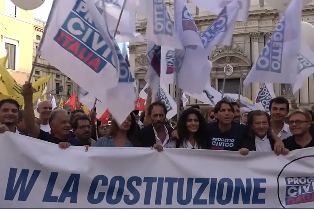 Stretta sulla raccolta firme, Onorato guida la protesta davanti al Senato