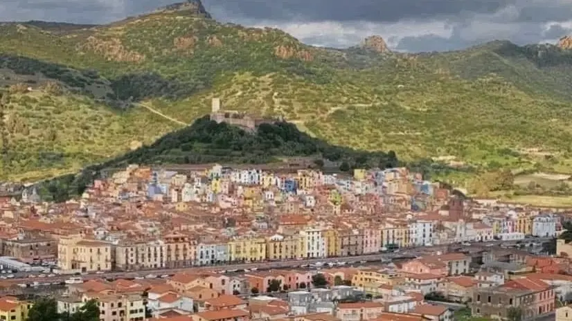 https://immagini.unionesarda.it/version/c:OWNkYjZhNDktNDNiYS00:YzdjYWM0N2ItM2E2NC00/image.webp?f=16:9