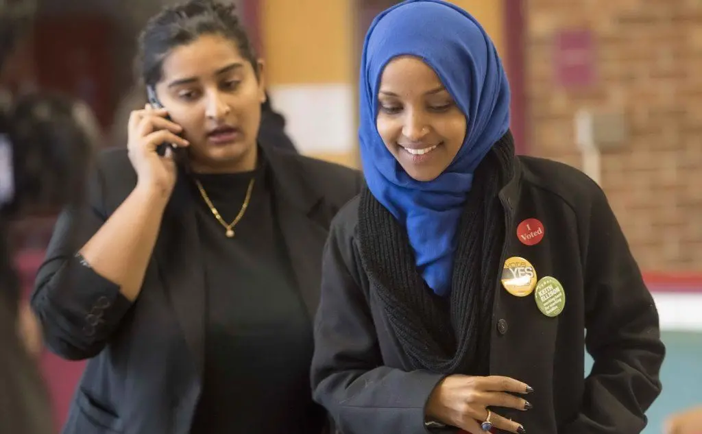 Ilhan Omar, anche lei democratica e anche lei musulmana, ha vinto un seggio in Minnesota