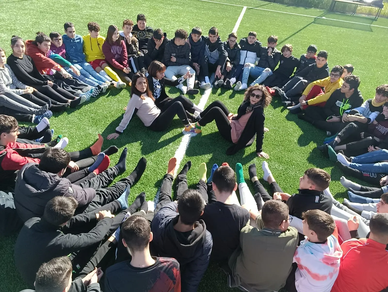 I ragazzi del Giua di Assemini con i professori (foto concessa)
