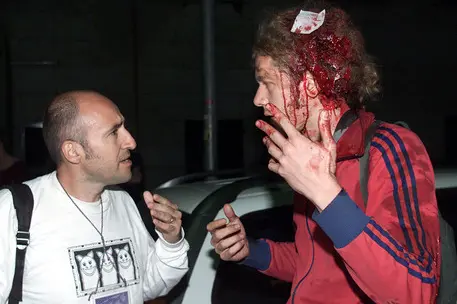 Un giovane militante del Genoa Social Forum ferito