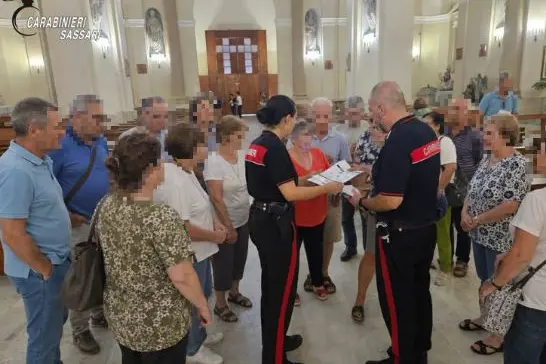 Carabinieri nelle chiese per la prevenzione delle truffe (foto Carabinieri)