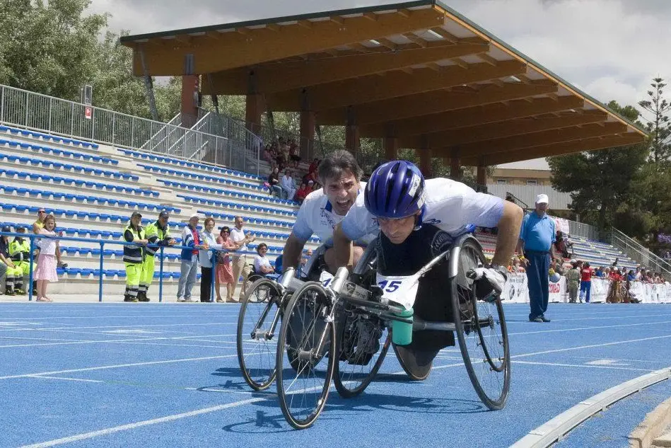 Atleti paralimpici a Cagliari: il secondo è il presidente federale Sandrino Porru