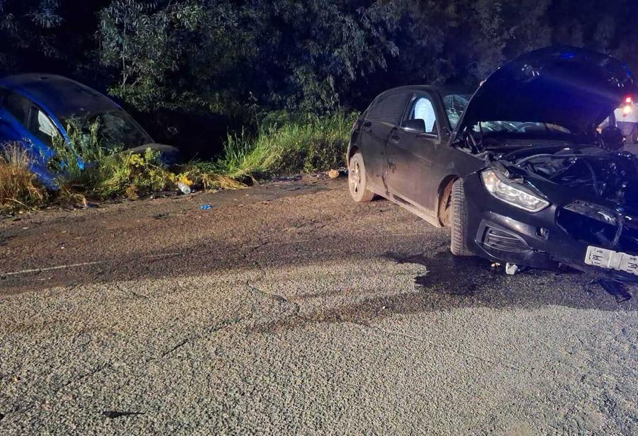 Scontro frontale nella notte, tre in ospedale