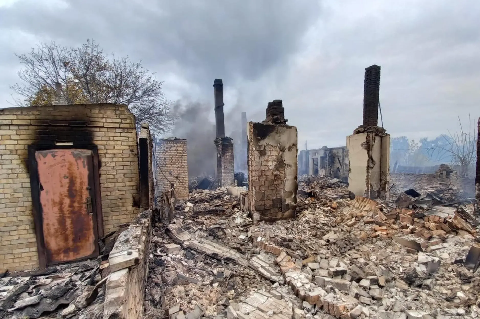 Nove insediamenti colpiti nella regione di Donetsk (foto via Ansa/Epa)