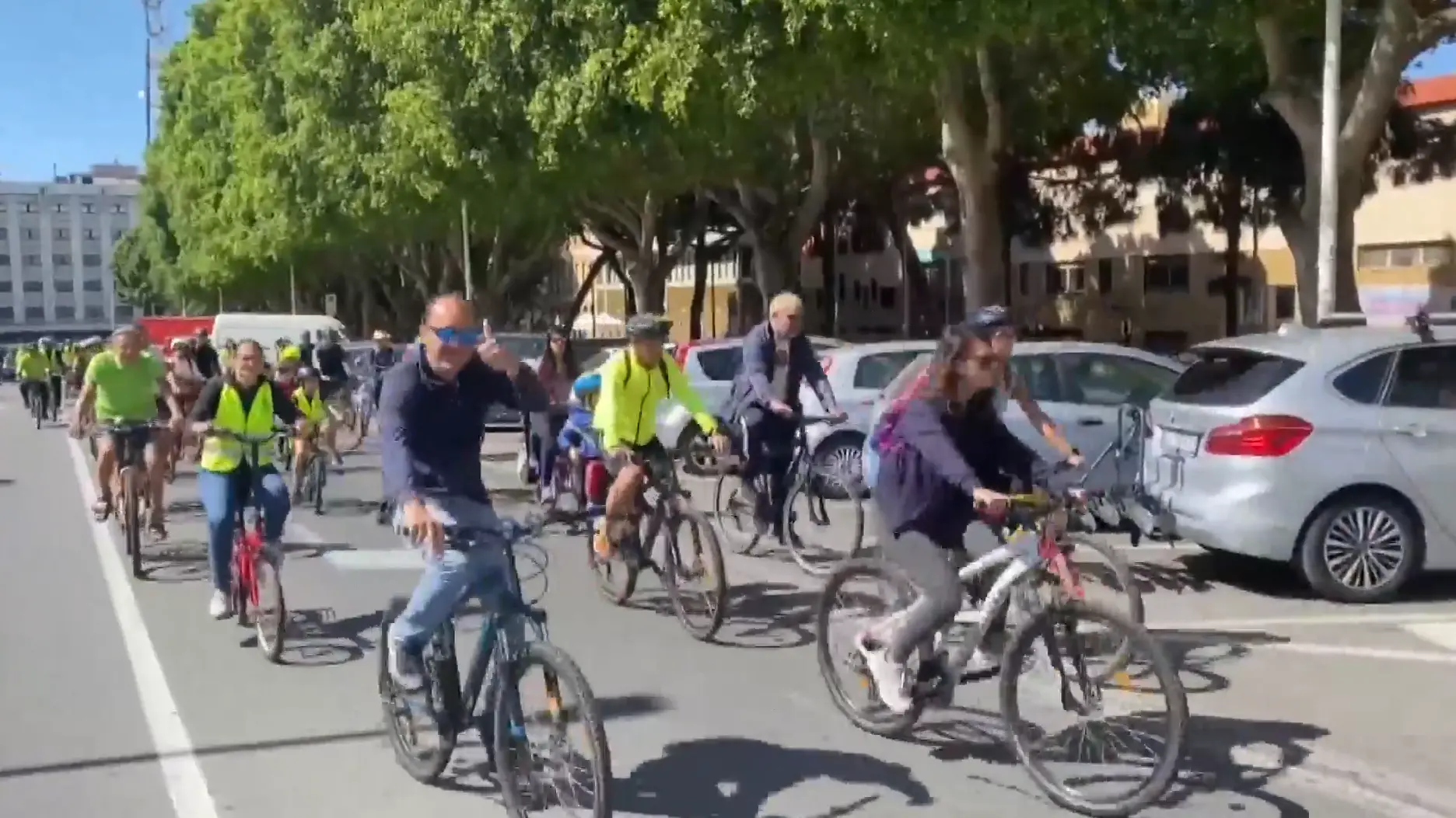 Cagliari pedala verso un futuro sostenibile: successo per Bimbimbici ...
