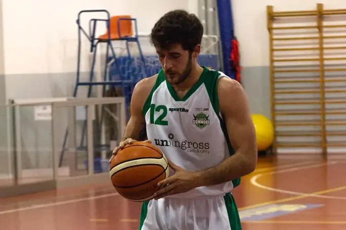 Enrico Merella della Pallacanestro Sennori, miglior realizzatore nella sfida contro Oristano Basket con 32 punti (foto concessa dalla Pallacanestro Sennori)
