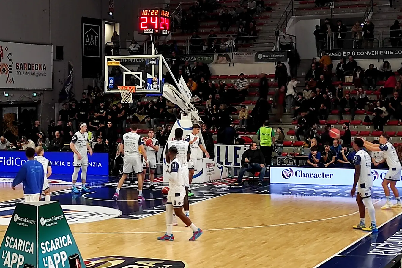 Seconda vittoria di fila al PalaSerradimigni per la Dinamo (foto G. Marras)