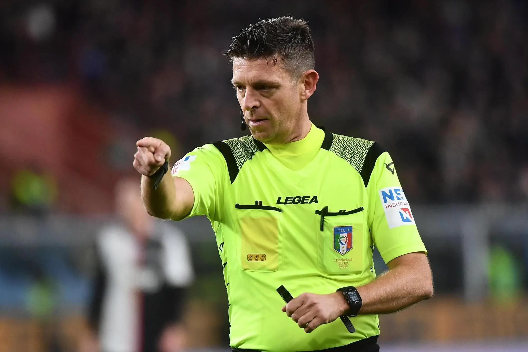 epa08080302 Italian referee Gianluca Rocchi gestures during the Italian Serie A soccer match UC Sampdoria vs Juventus FC at Luigi Ferraris stadium in Genoa, Italy, 18 December 2019. EPA/LUCA ZENNARO