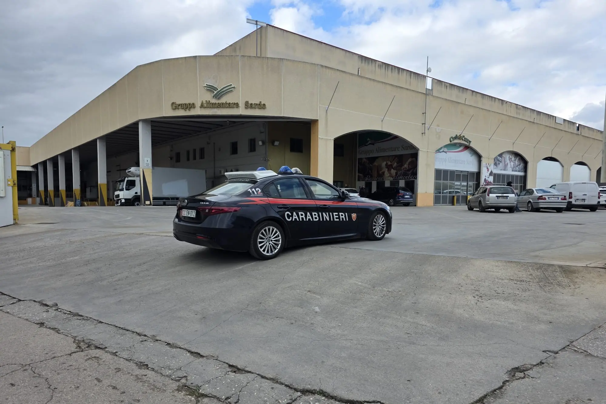 I carabinieri sul luogo dell'incidente mortale sul lavoro (Foto: Floris)