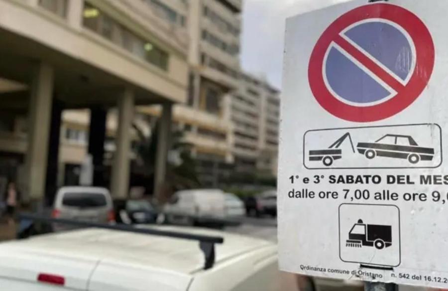 Oristano, stretta sui divieti di sosta durante lo spazzamento stradale