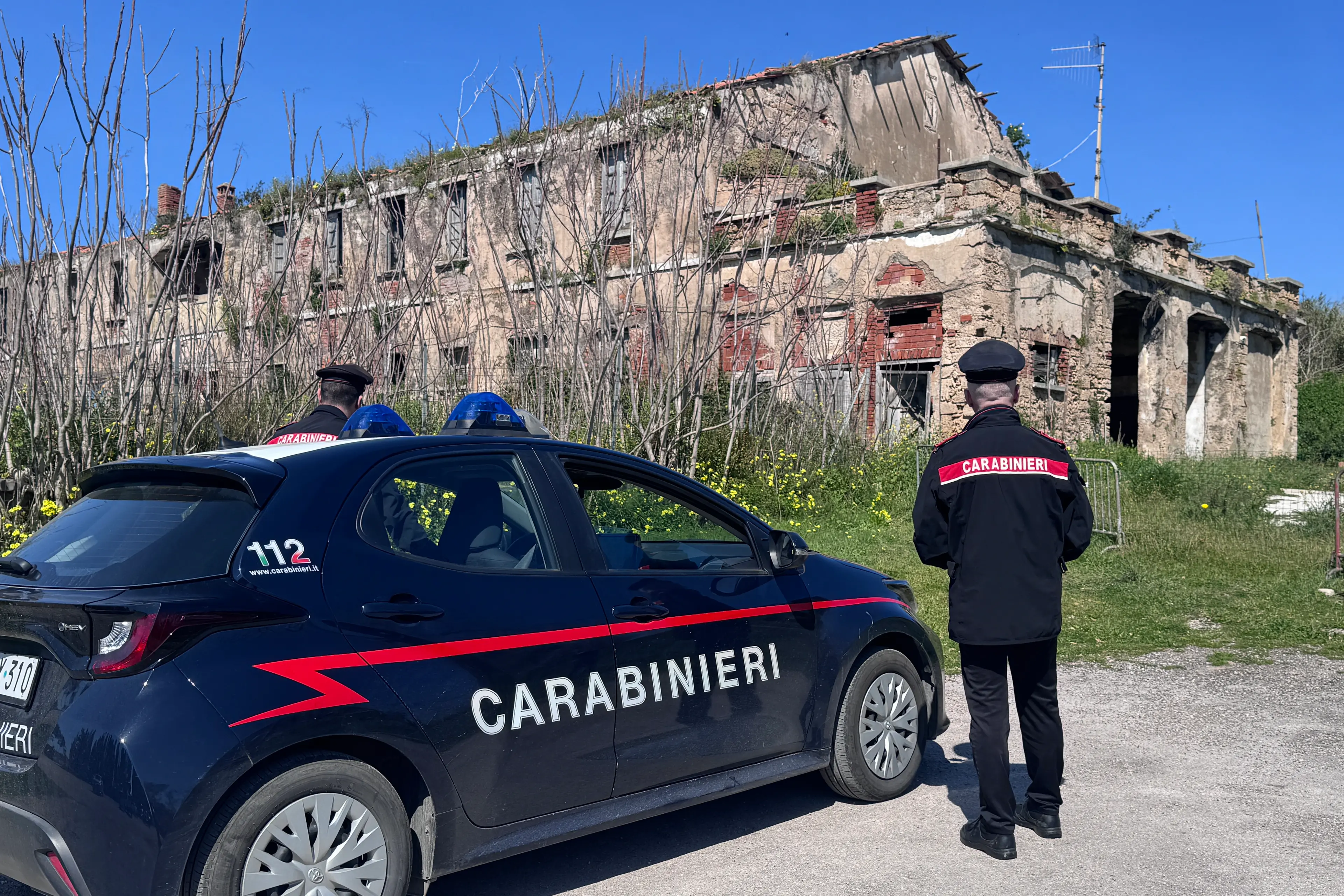 Resti umani ritrovati in un vecchio casolare