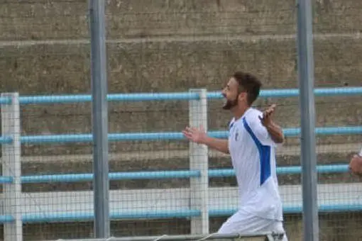 L'attaccante Stefano Sarritzu