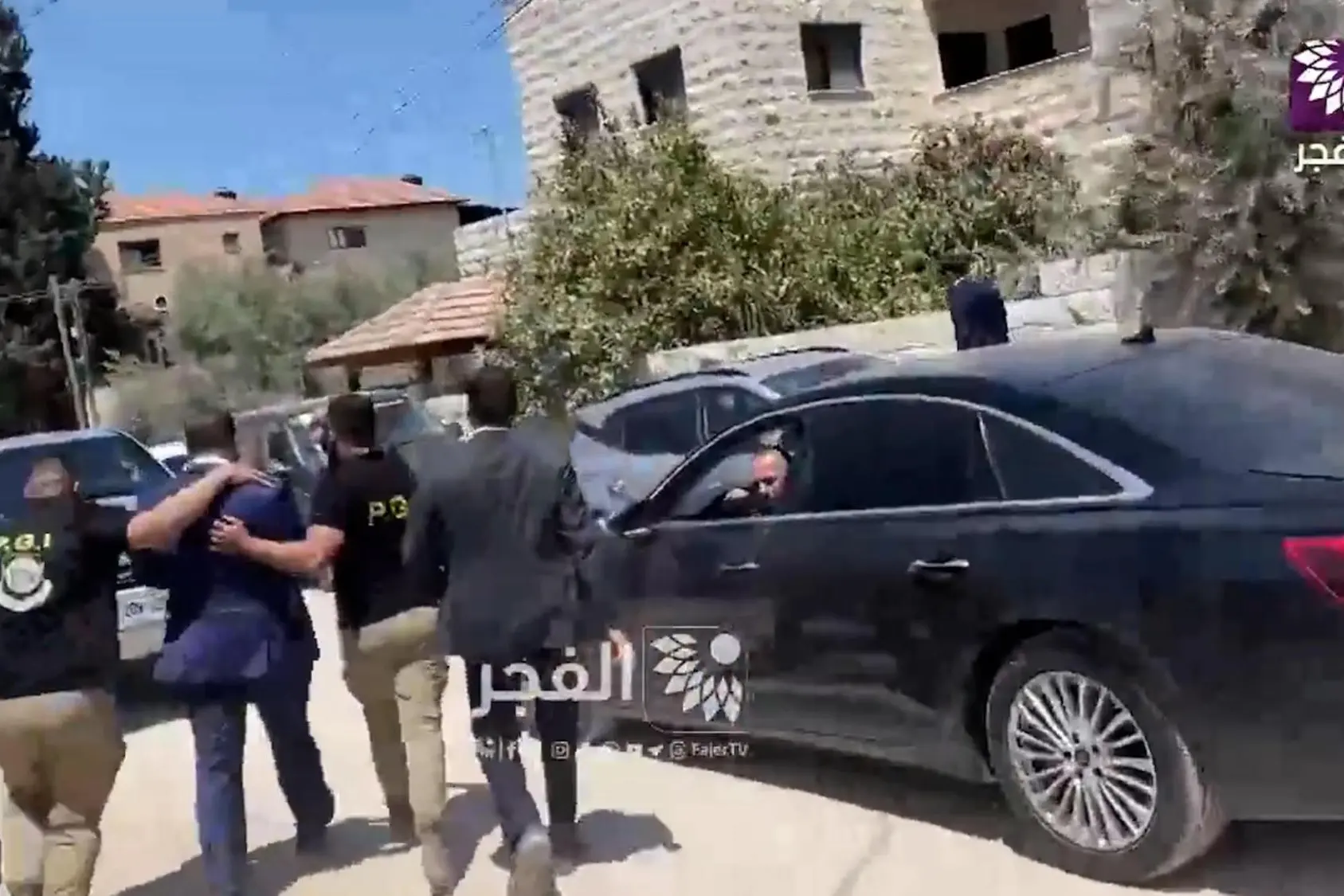 Un frame estratto da un video pubblicato dall'account X State of Palesine mostra i momenti in cui un'unità dell'Idf ha sparato colpi di avvertimento in aria durante una visita diplomatica a Jenin