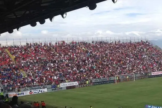 Gli spalti della Sardegna Arena (Ansa)