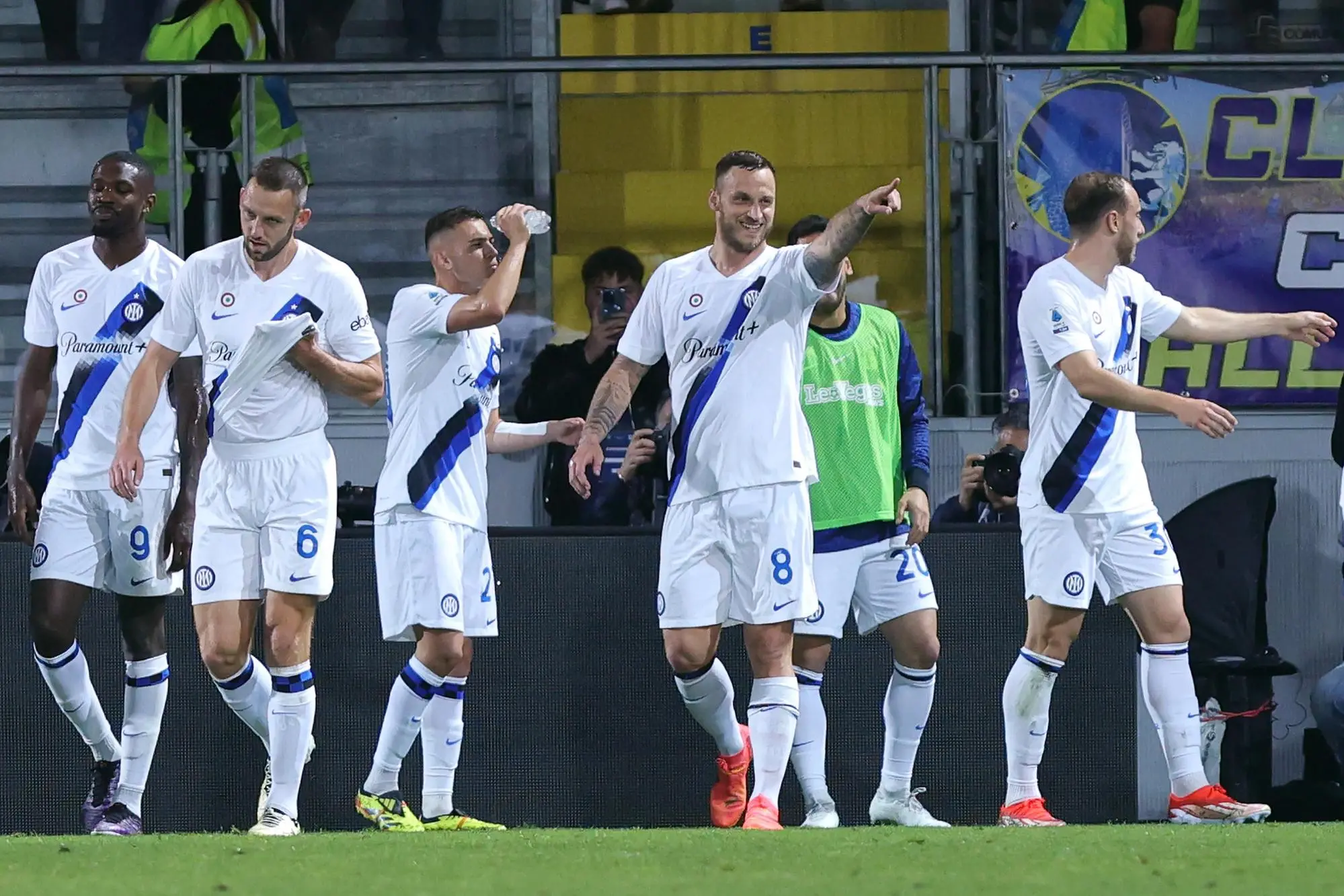 Marko Arnautovic of Inter celebrates with his teammates after scoring 0-2 goal during the Serie A soccer match between Frosinone Calcio and FC Inter at Benito Stirpe stadium in Frosinone, Italy, 10 May 2024. ANSA/FEDERICO PROIETTI