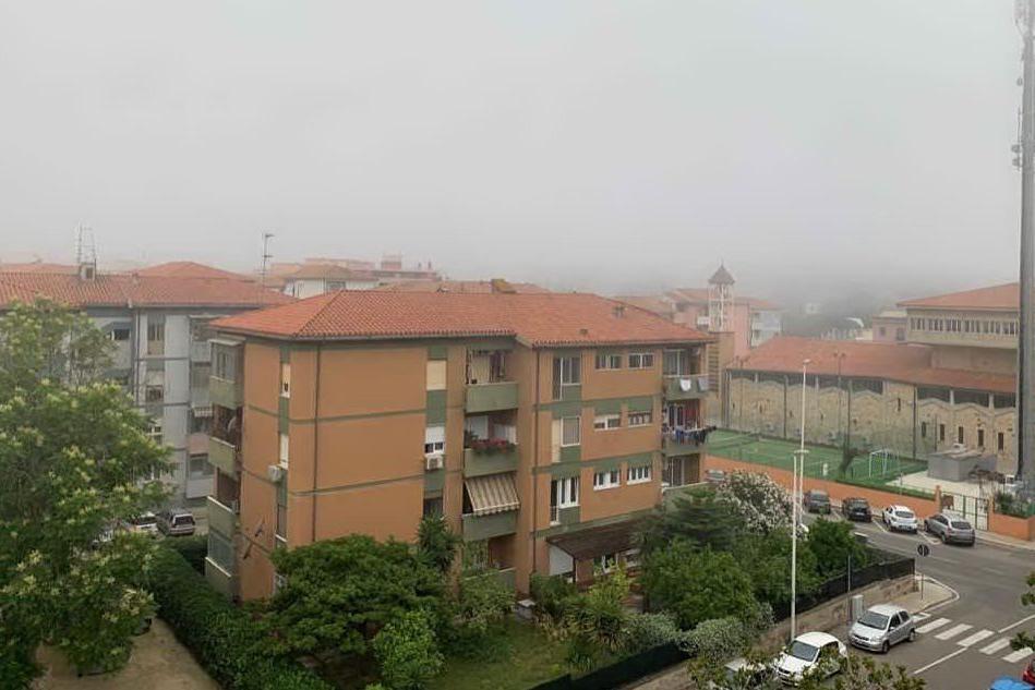 Cagliari avvolta dalla nebbia (foto Paola Carrus)
