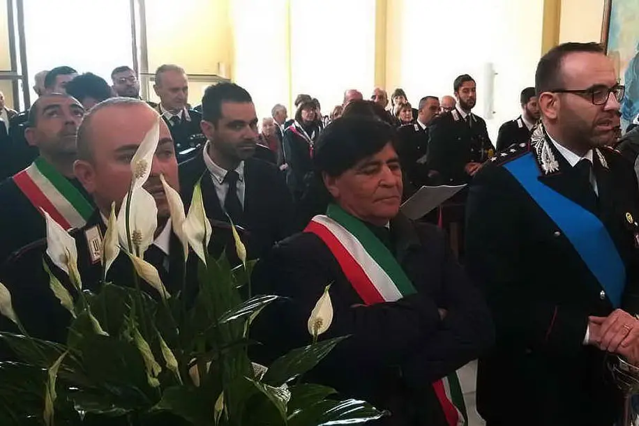 Il sindaco di Orroli Antonio Oggiana e il capitano della Compagnia di isili Elias Ruiu (L'Unione Sarda - Pintori)