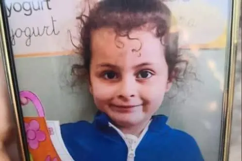 La bambina sequestrata (foto Facebook)