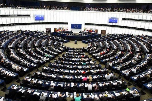 Il Parlamento Europeo (Ansa)
