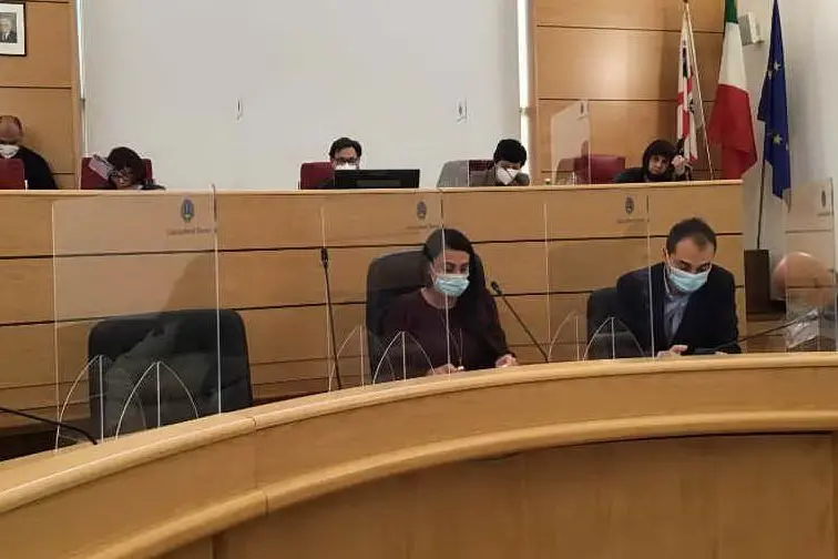 Una seduta del consiglio (foto L'Unione Sarda - Pala)