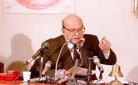In Parlamento dagli anni Sessanta, è stato anche ministro e, negli anni Ottanta, presidente del Consiglio