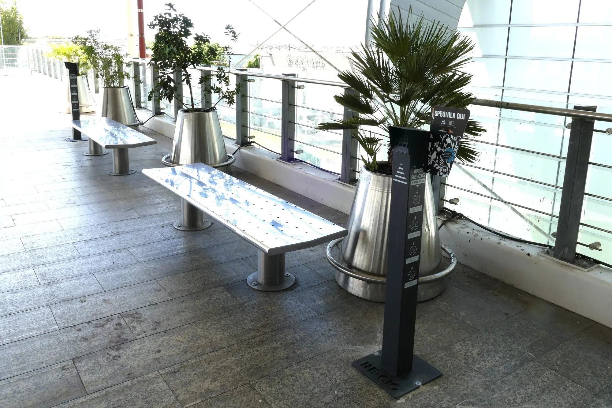 Cagliari, Smokers Point in aeroporto