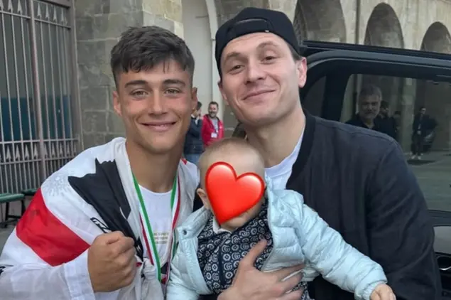 Nicolò Barella e Alessandro Vinciguerra dopo la vittoria della Coppa Italia Primavera da parte del Cagliari (foto account Instagram Federica Schievenin)