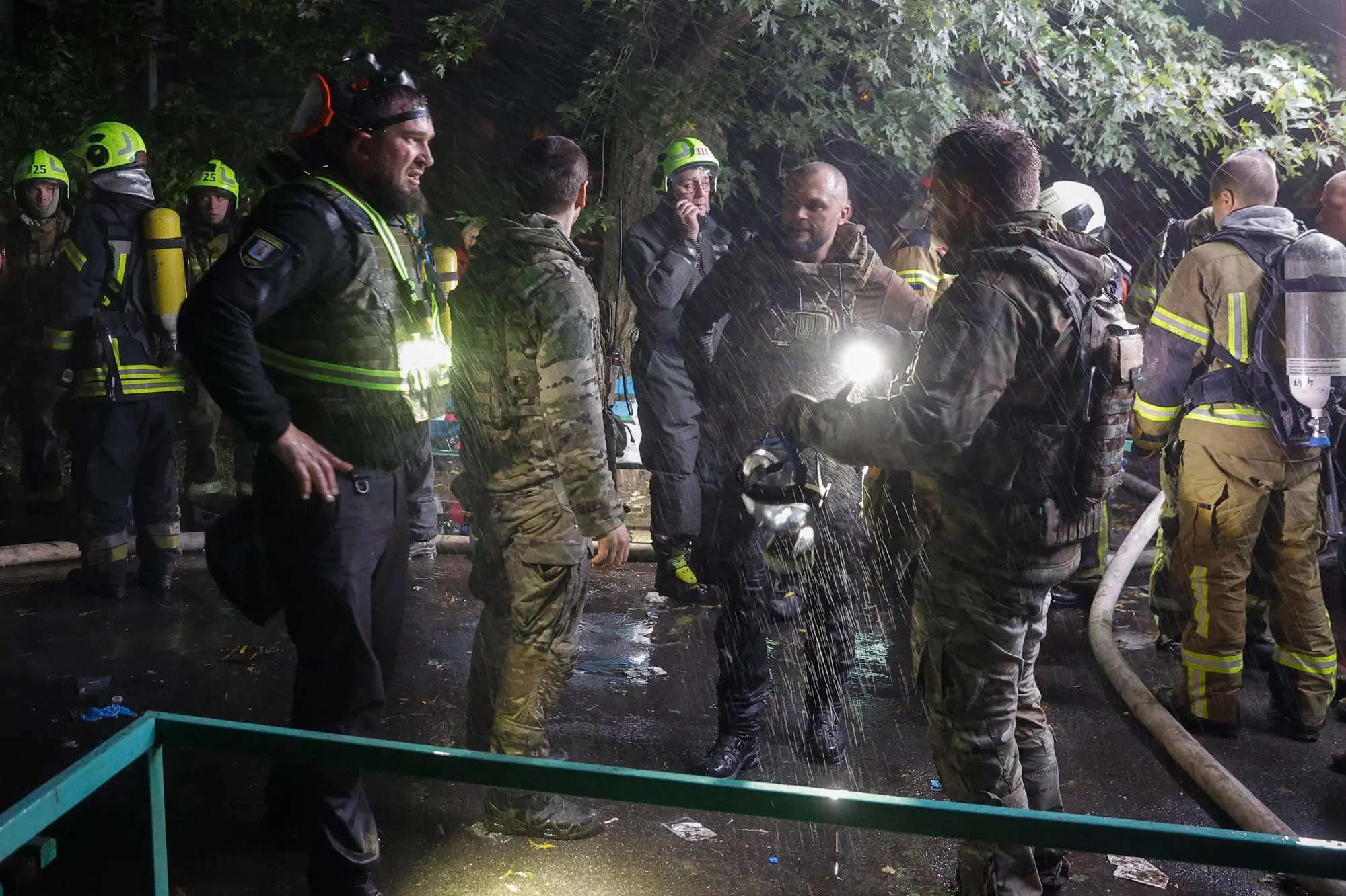 Raid russi contro l'Ucraina, almeno sei morti nella notte EPA/SERGEY DOLZHENKO 12845