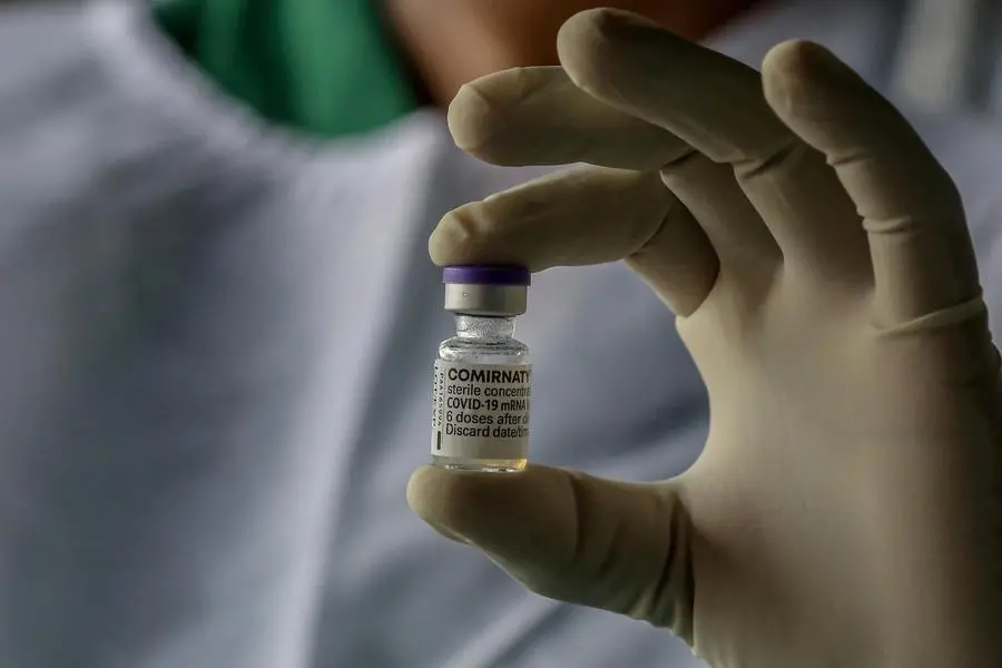 Un vaccino Pfizer (Ansa)