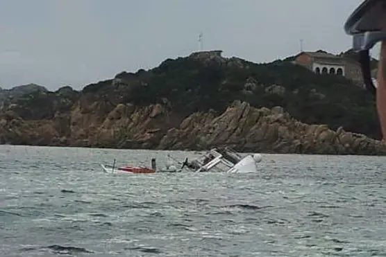 Il barcone &quot;Patricia&quot; affondato a La Maddalena