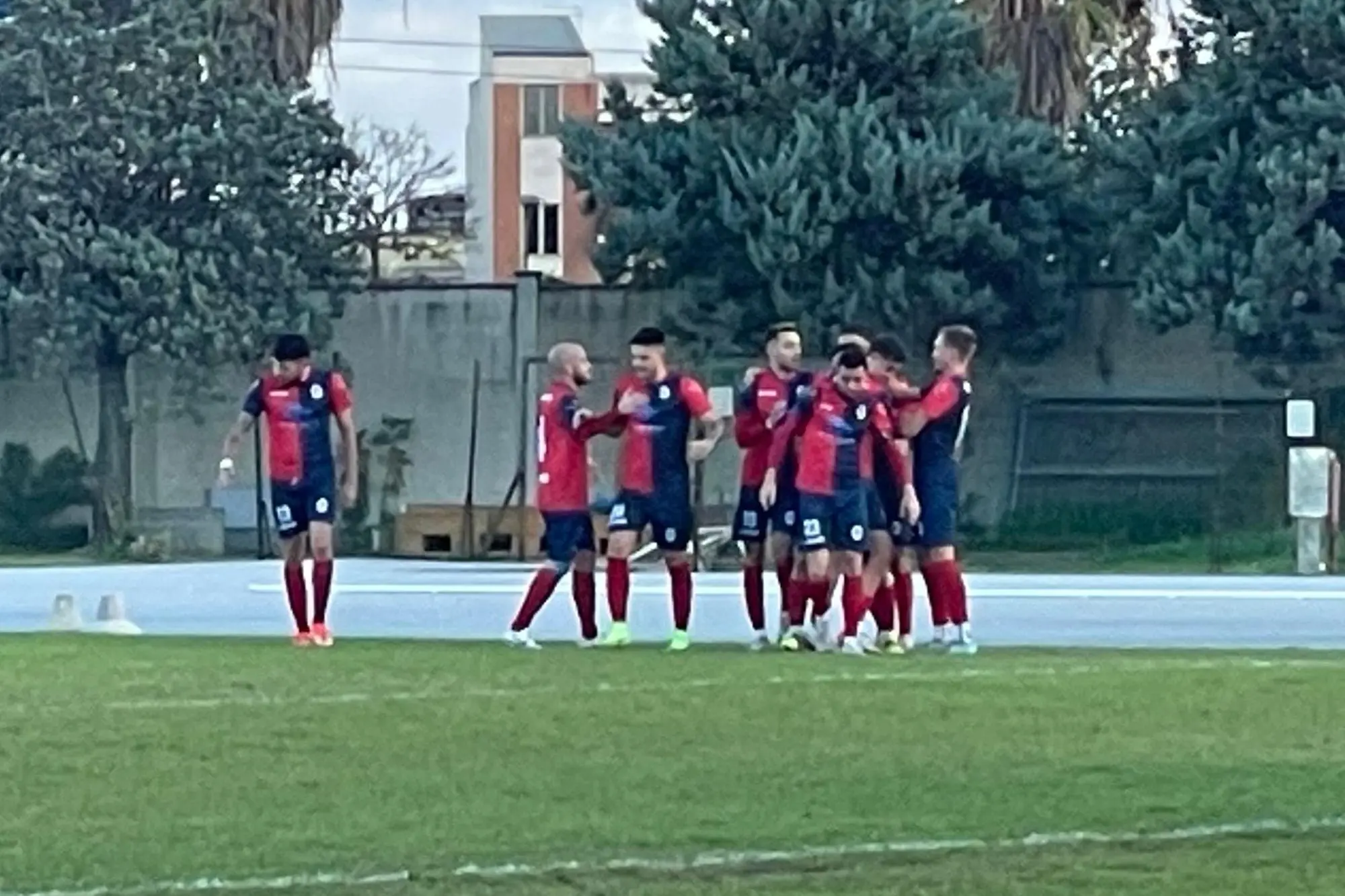 Un'esultanza del Tortolì dopo un gol nel campionato di Promozione (foto Spignesi)