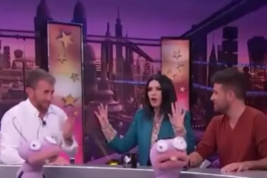Laura Pausini at the tv program (frame from video)