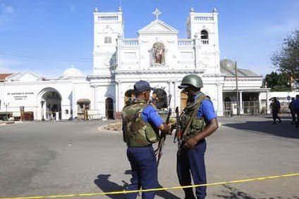 Sri Lanka, il bilancio degli attacchi rivisto al ribasso: 253 vittime
