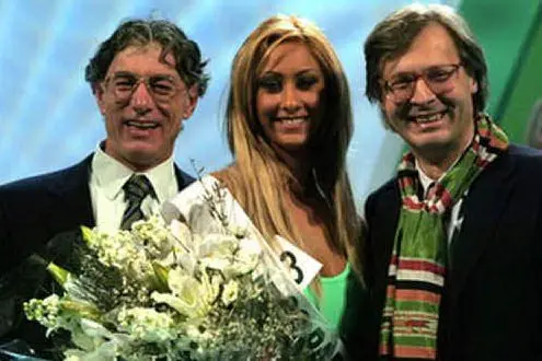 Alice Grassi, al suo fianco Umberto Bossi e Vittorio Sgarbi