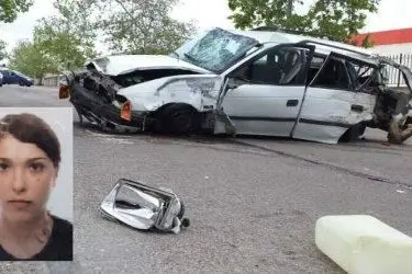L'auto dopo lo schianto e, nel riquadro a sinistra, la vittima.