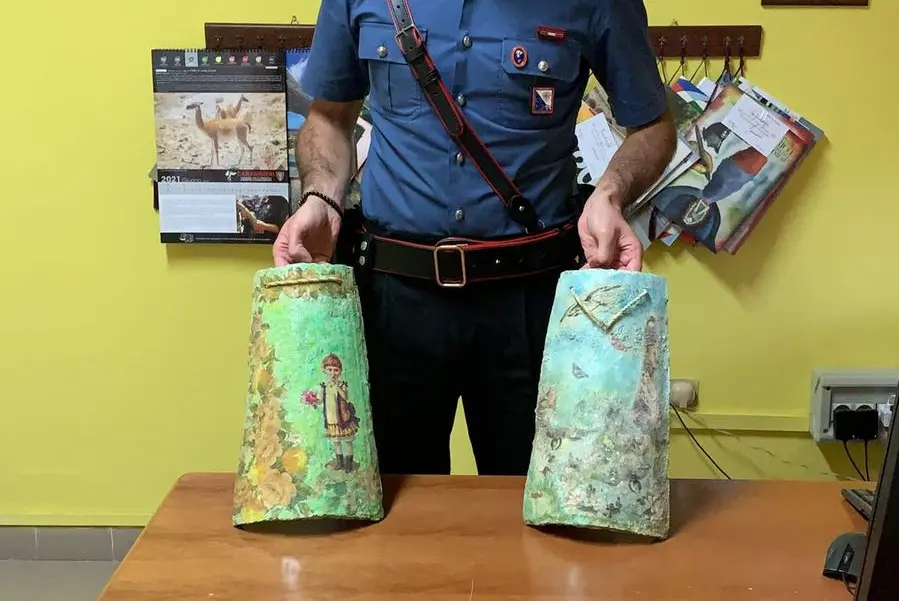 Le tegole (foto carabinieri)
