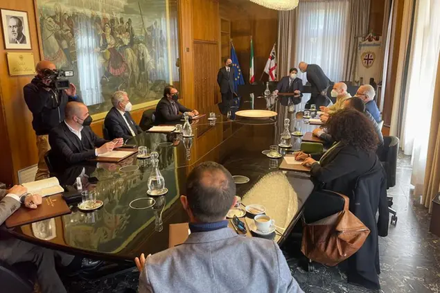 La riunione di Maggioranza a Villa Devoto (L'Unione Sarda - Anedda Endrich)