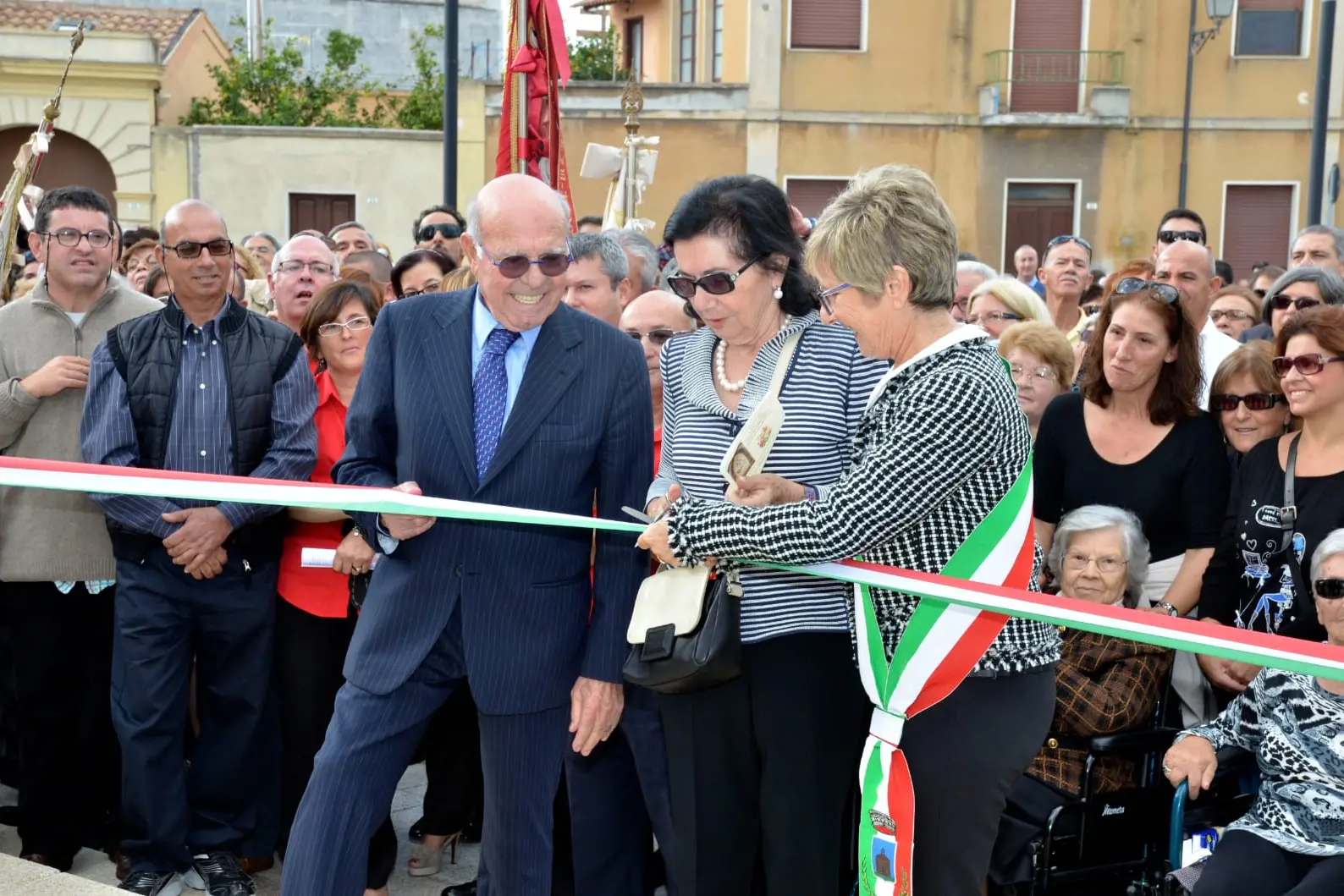 Antonio Puddu all'inaugurazione della piazza a Quartucciu