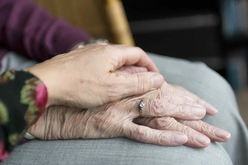 Nonna di 104 anni sconfigge il virus: &quot;È riuscita a guarire&quot;