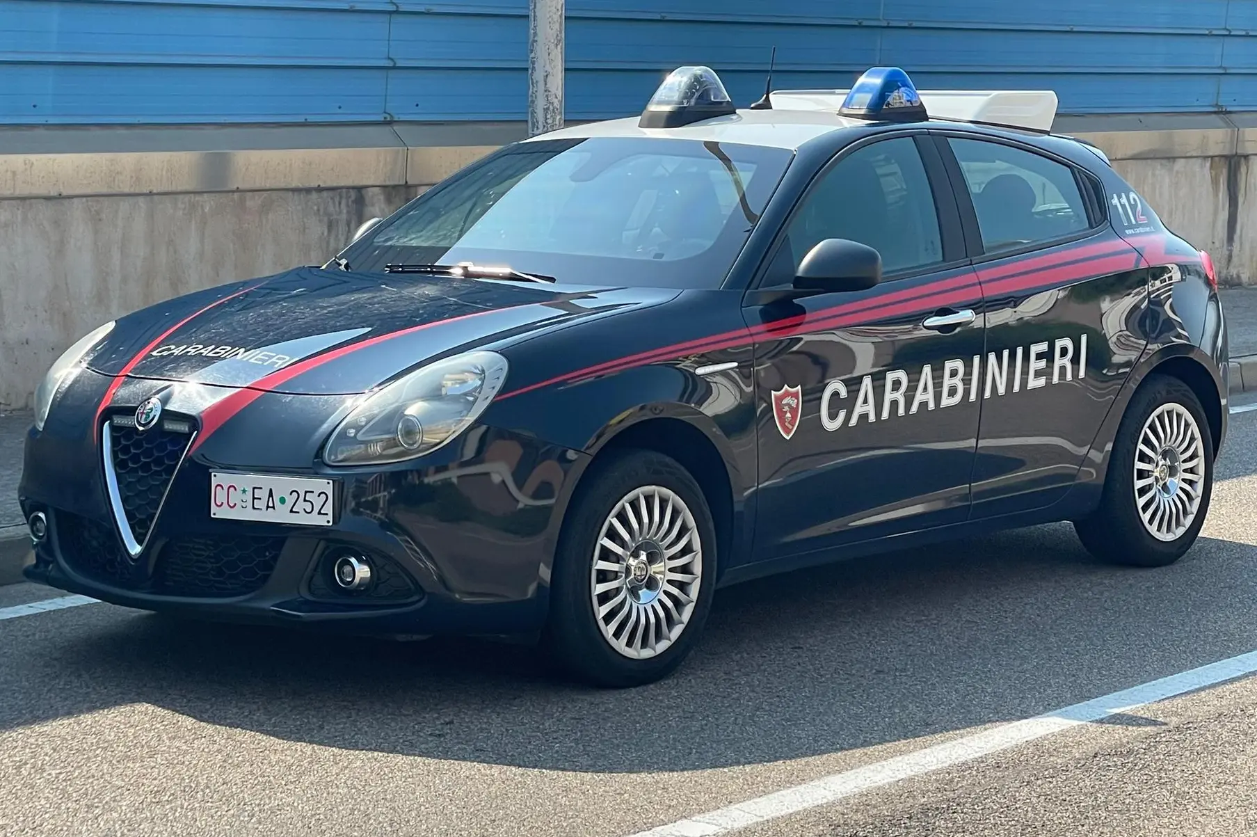 Un'auto dei carabinieri