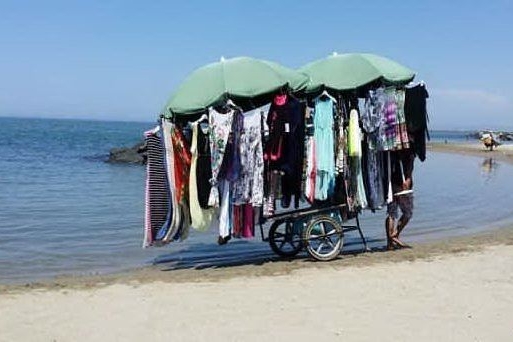 Pattuglie contro gli ambulanti in spiaggia: siete d'accordo con Salvini?