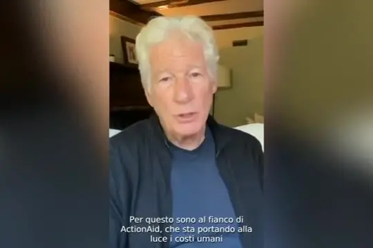 Richard Gere critica l'Italia sulla politica dell'immigrazione