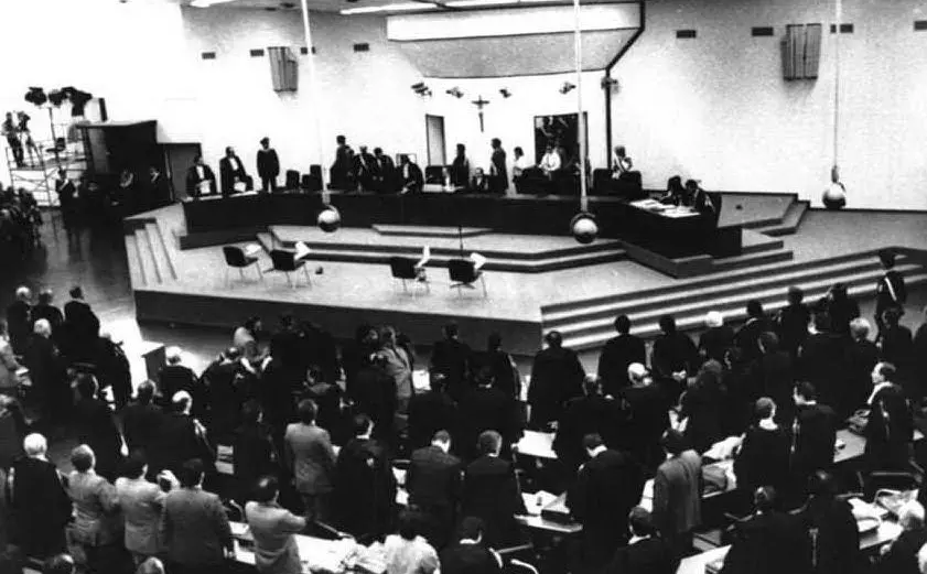 Un'udienza del processo